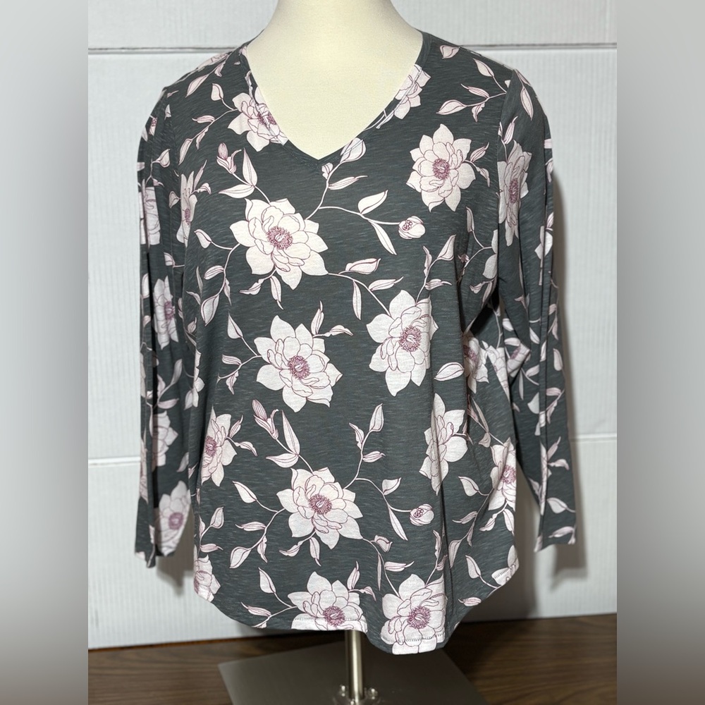 Evri 2X Floral V-Neck Women's Top - Gray and Pink 28”L  26” p2p 24” sleeve